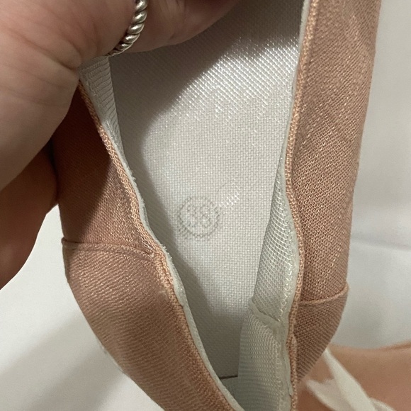 NEW Hey Dude (similar) style blush pink slip on casual lightweight shoes 7.5 - Picture 2 of 5